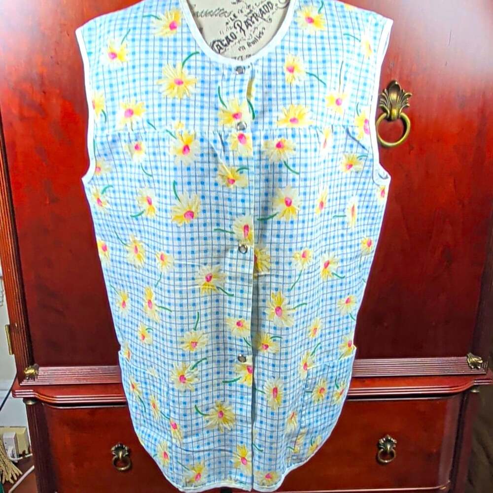 VTG Tiger Lily Cobbler Apron Smock Blue Gingham Floral Snap Front Pockets Vest